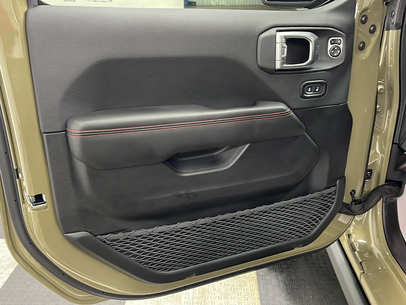 Used 2026 Jeep Gladiator Rubicon w/ Steel Power Dome Hood Package AWD/4WD image 12