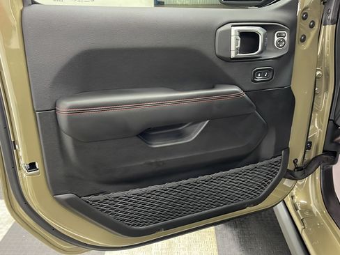 Used 2026 Jeep Gladiator Rubicon w/ Steel Power Dome Hood Package AWD/4WD image 12