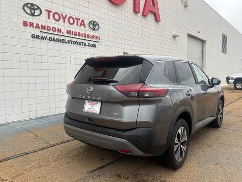 Used 2023 Nissan Rogue SV image 5