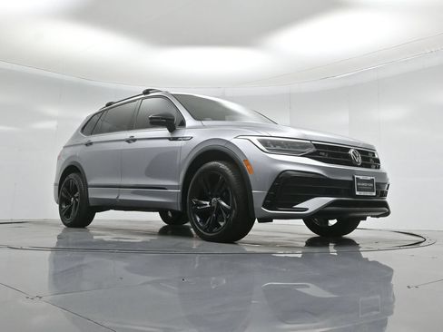 Used 2023 Volkswagen Tiguan SE R-Line FWD image 44