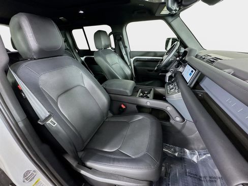 Used 2024 Land Rover Defender 110 X-Dynamic SE image 31