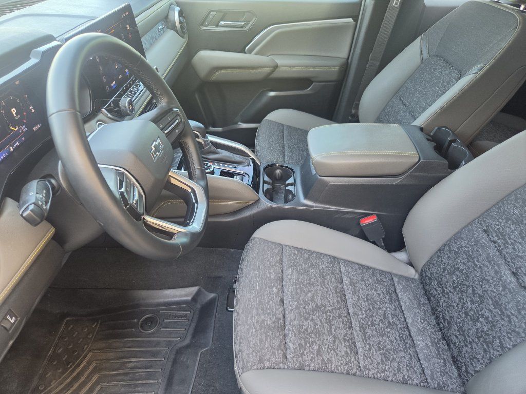 Used 2024 Chevrolet Colorado ZR2 w/ Technology Package AWD/4WD image 11