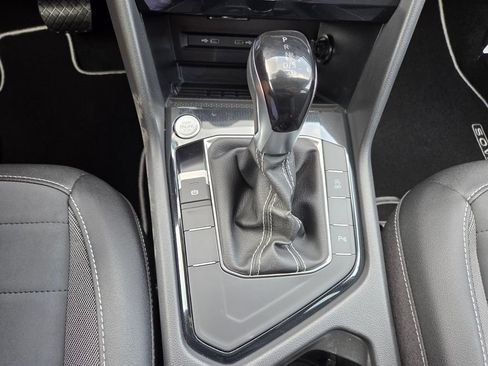 New 2026 Volkswagen Taos SE FWD image 17