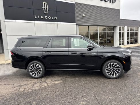 New 2026 Lincoln Navigator L Black Label AWD/4WD image 8