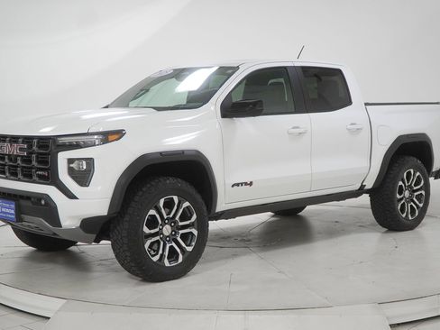 Used 2023 GMC Canyon AT4 w/ AT4 Premium Package AWD/4WD image 3