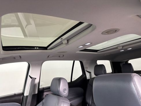 Used 2018 Chevrolet Traverse LT FWD image 13
