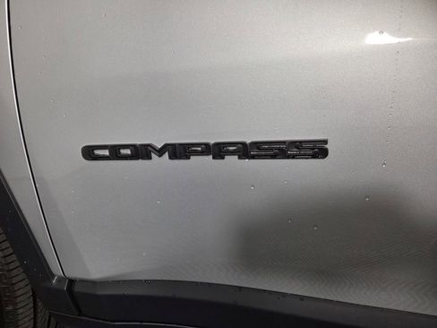 New 2026 Jeep Compass Latitude image 9