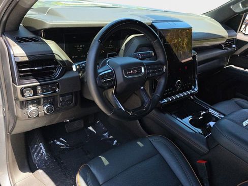 Used 2025 GMC Yukon AT4 AWD/4WD image 20