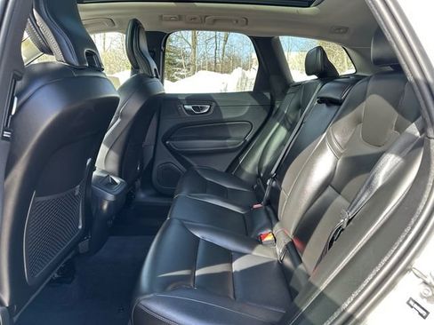 Used 2024 Volvo XC60 B5 Core image 15