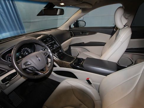 Used 2016 Lincoln MKX Reserve w/ Technology Package image 2