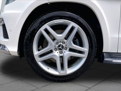 Used 2014 Mercedes-Benz GL 550 4MATIC image 11