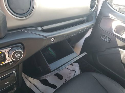 Used 2021 Jeep Wrangler Unlimited Sport image 21