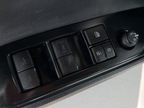 Used 2025 Toyota Camry SE FWD image 15