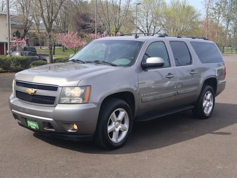 Used 2007 Chevrolet Suburban LT AWD/4WD image 13