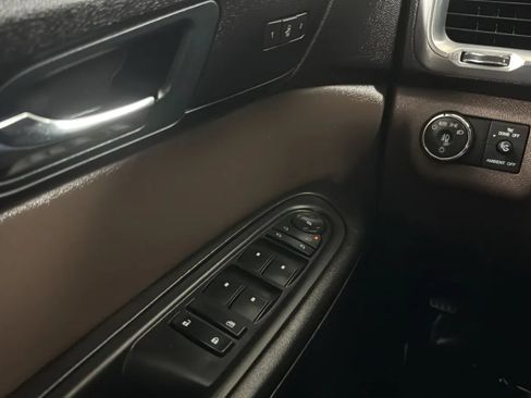 Used 2017 GMC Acadia Limited SLT FWD image 16