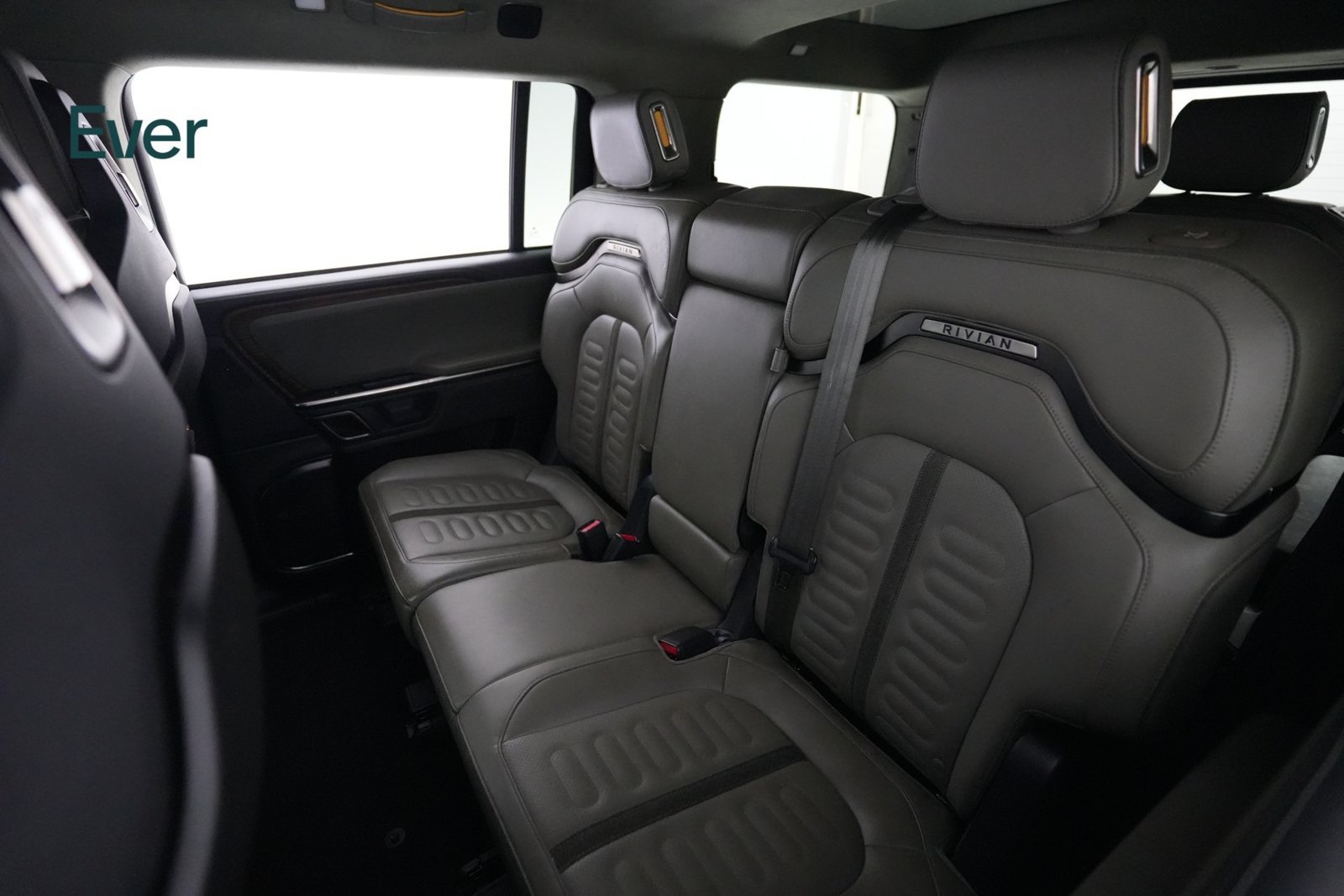 Used 2024 Rivian R1S Adventure Dual AWD/4WD image 24