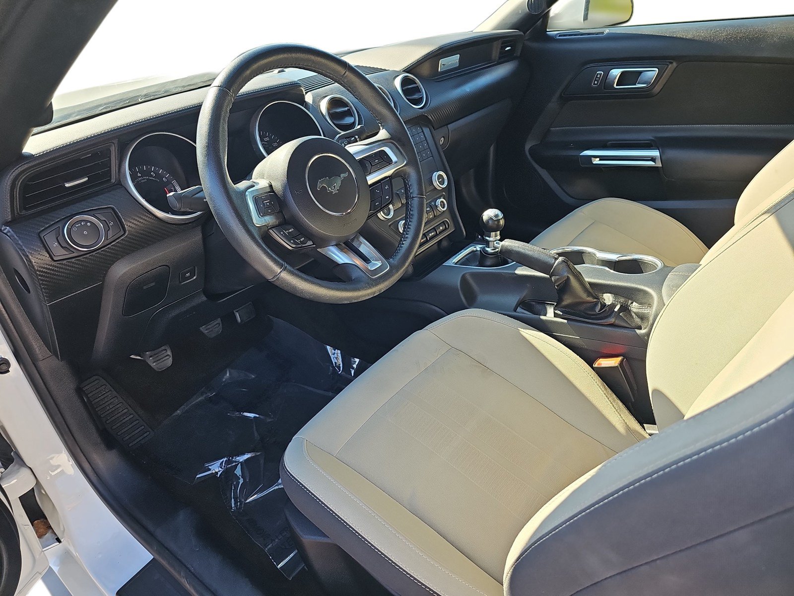 Used 2019 Ford Mustang Convertible RWD image 12