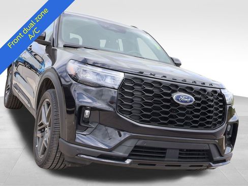 Used 2025 Ford Explorer ST-Line w/ ST-Line Street Pack AWD/4WD image 6