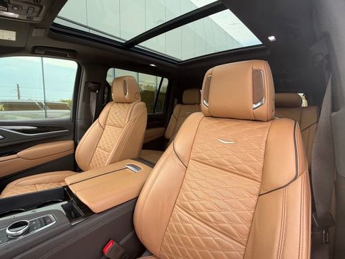 Used 2024 Cadillac Escalade ESV Premium Luxury w/ LPO, Floor Liner Package AWD/4WD image 11