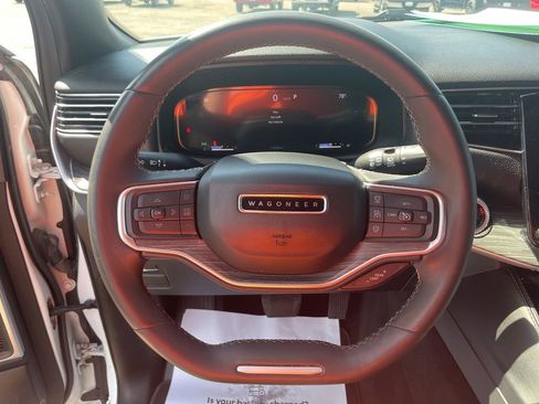 Used 2024 Jeep Wagoneer Series II w/ Flexible Seating Group AWD/4WD image 25