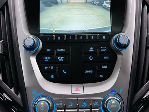 Used 2017 Chevrolet Equinox LT w/ Convenience Package image 12