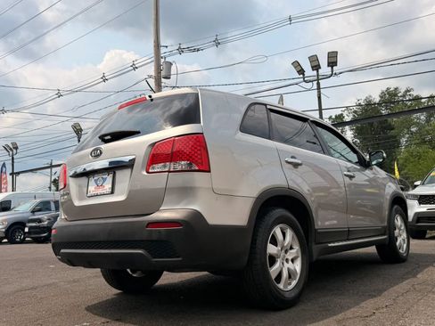 Used 2013 Kia Sorento LX w/ Value Pkg FWD image 9