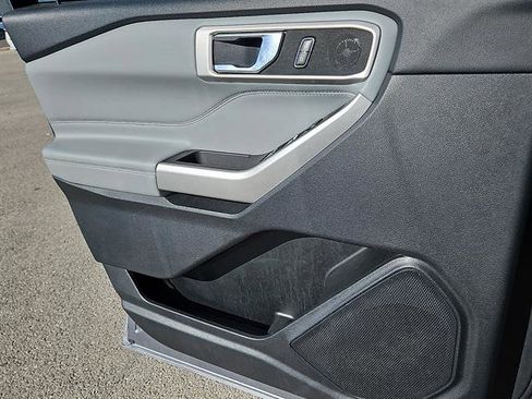 Used 2022 Ford Explorer XLT w/ Equipment Group 202A image 14