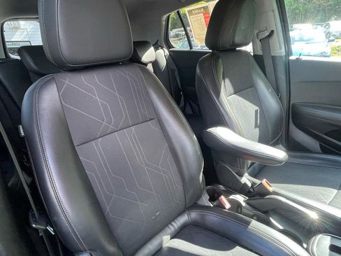Used 2019 Chevrolet Trax LT w/ LT Convenience Package AWD/4WD image 26