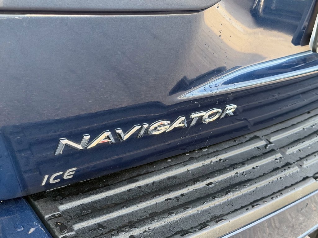 Used 2017 Lincoln Navigator Select RWD image 14