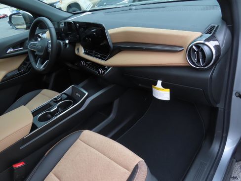 New 2025 Chevrolet Equinox ACTIV w/ Safety and Technology Package image 40