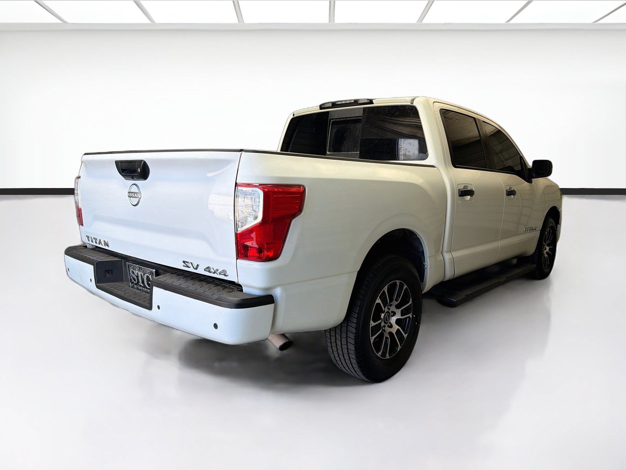 Used 2023 Nissan Titan SV AWD/4WD image 4