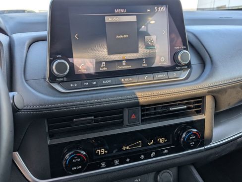 Certified 2025 Nissan Rogue SV image 16