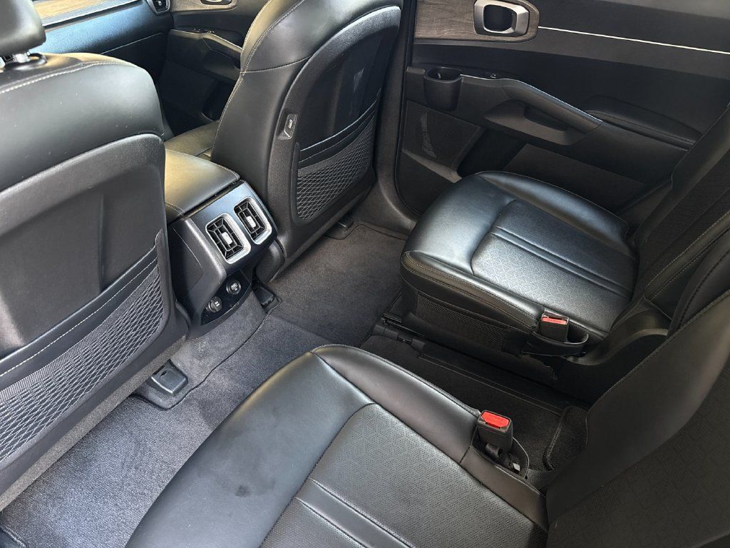 Used 2021 Kia Sorento EX FWD image 12