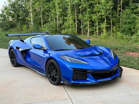 Used 2026 Chevrolet Corvette ZR1 w/ ZR1 Carbon Fiber Aero Package RWD image 3