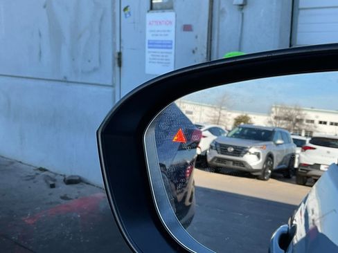 Used 2025 Nissan Rogue SV image 20