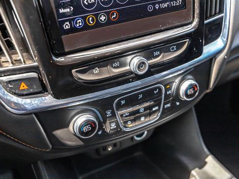 Used 2020 Chevrolet Traverse LT FWD image 16