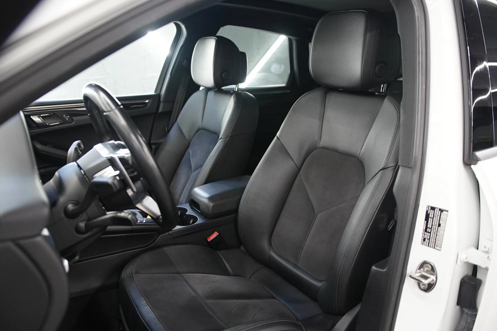 Used 2019 Porsche Macan AWD/4WD image 10