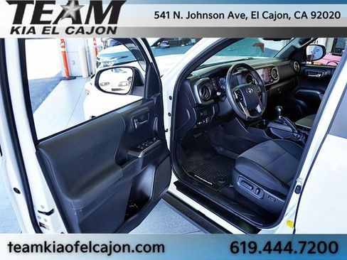 Used 2020 Toyota Tacoma TRD Sport image 40