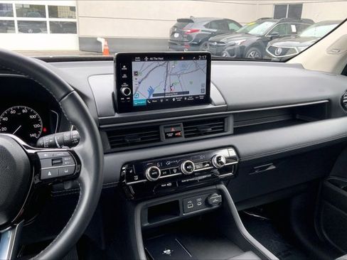 Used 2025 Honda Pilot Touring image 5