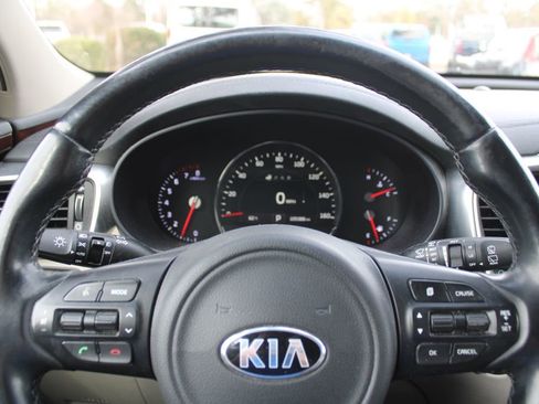 Used 2017 Kia Sorento EX image 26