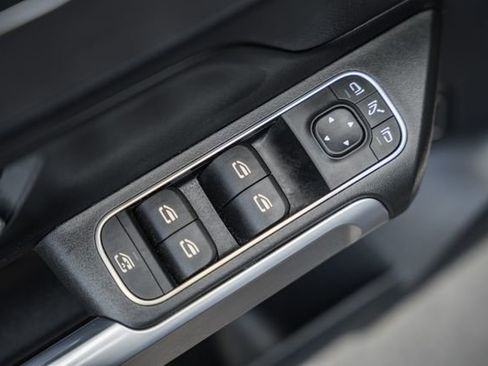 Used 2022 Mercedes-Benz GLB 250 4MATIC w/ Premium Package Lite image 39