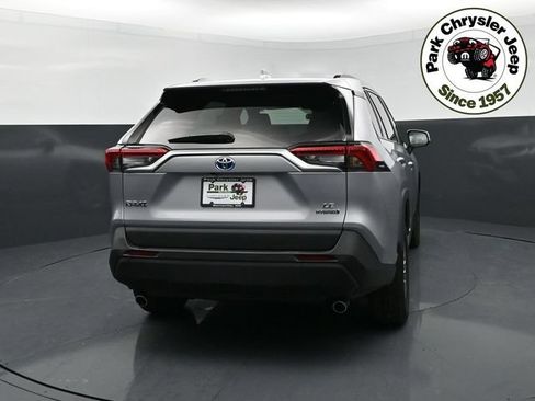 Used 2022 Toyota RAV4 LE AWD/4WD image 5