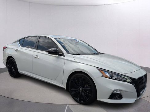 Used 2022 Nissan Altima 2.5 SR w/ Midnight Edition Package FWD image 7