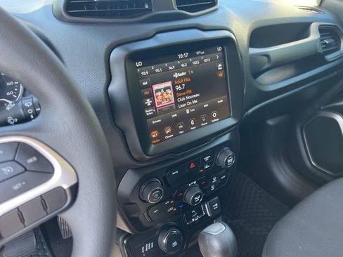 Used 2023 Jeep Renegade Latitude AWD/4WD image 22