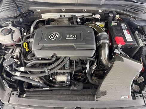 Used 2018 Volkswagen Golf R 4-Door AWD/4WD image 17