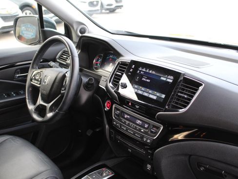 Used 2021 Honda Pilot Touring image 13