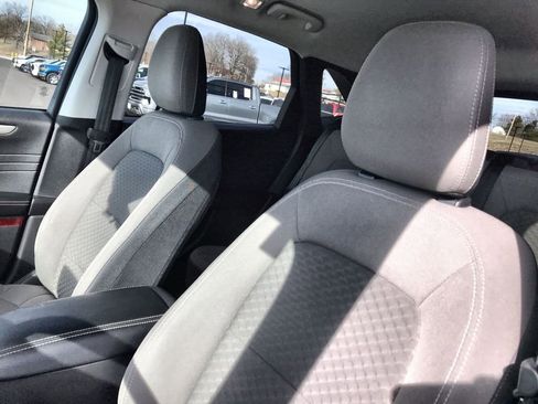 Used 2022 Ford Escape SE image 11