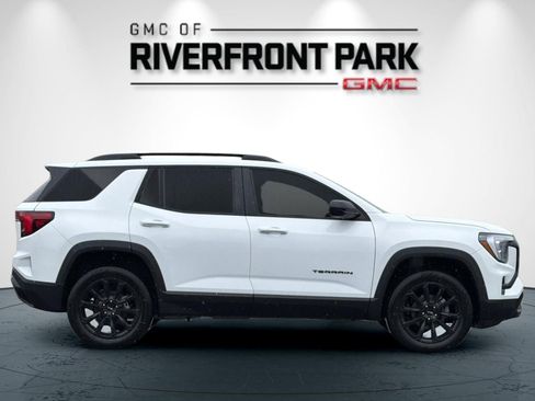 New 2026 GMC Terrain Elevation w/ Elevation Premium Package AWD/4WD image 2
