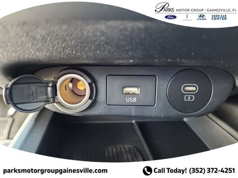 New 2025 Hyundai Elantra Limited FWD image 22