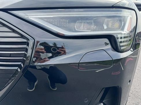 Used 2022 Audi e-tron Premium w/ Convenience Plus Package AWD/4WD image 16
